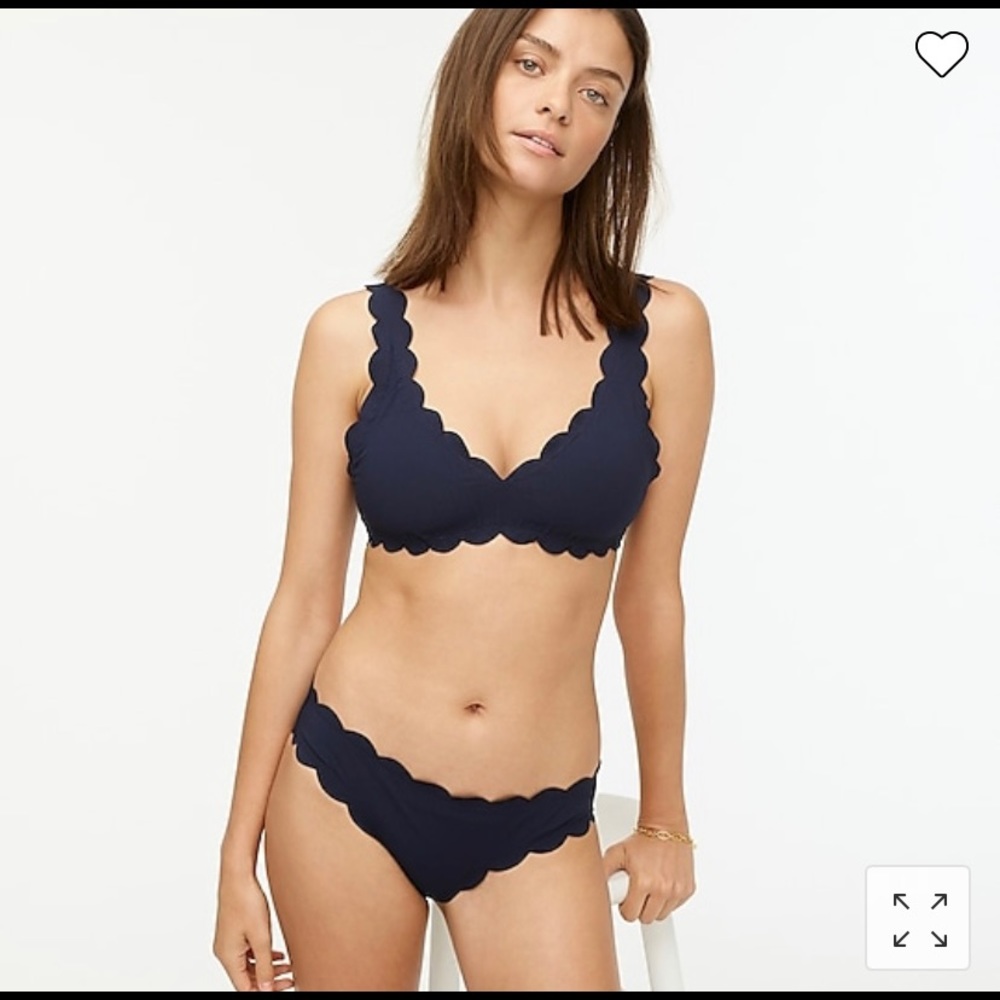 Scallop piqué V-neck bikini top and bottom
